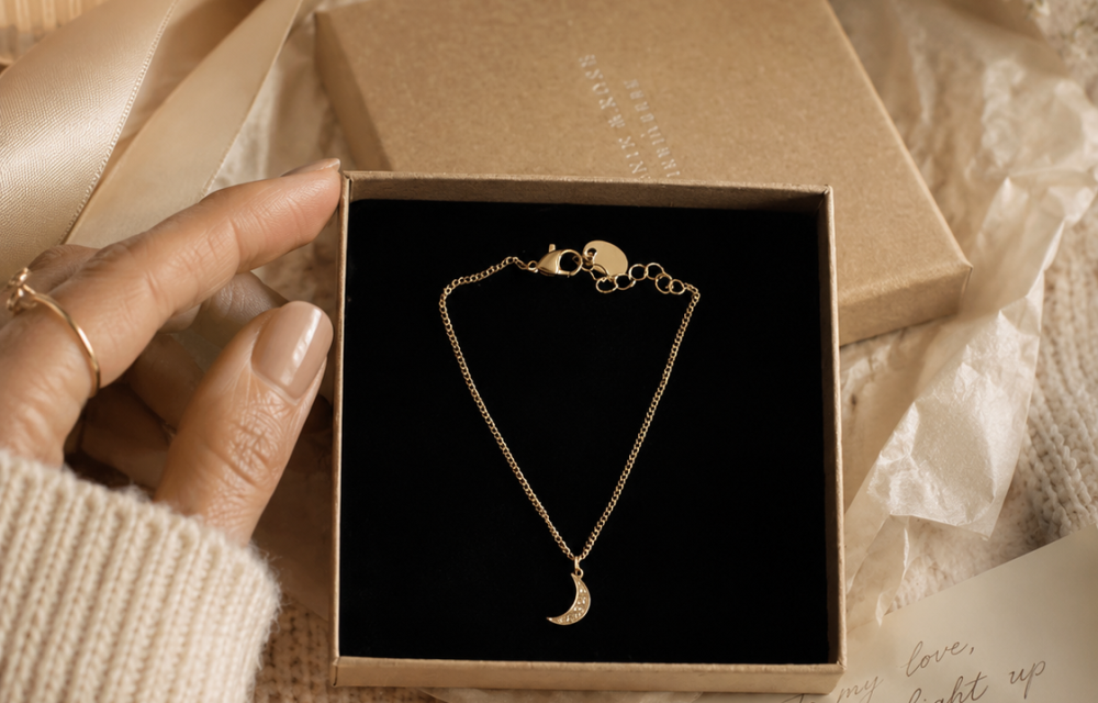 Flocked Foam vs Velvet Pads: Choosing The Right Insert For Jewellery Boxes