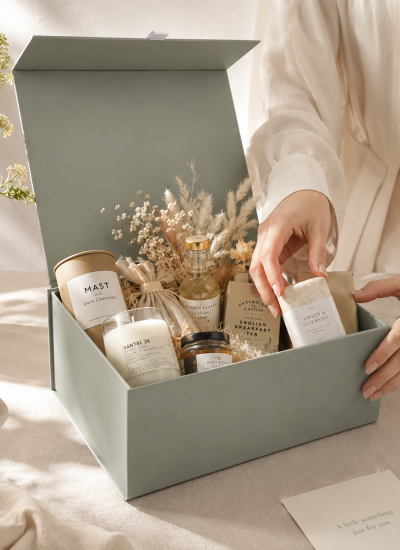 Selecting The Perfect Hamper Box Size For Bottles, Jars, And Gift Sets.