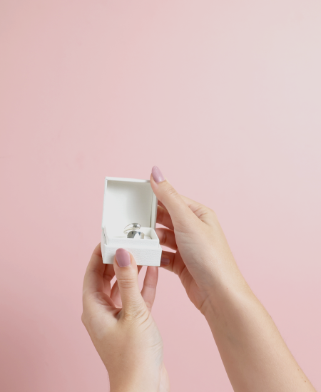 Ring boxes that hold securely