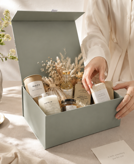 Selecting The Perfect Hamper Box Size For Bottles, Jars, And Gift Sets.