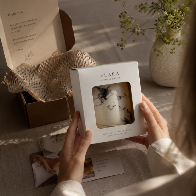 Strategic Window Placement In Gift Boxes To Minimise Glare