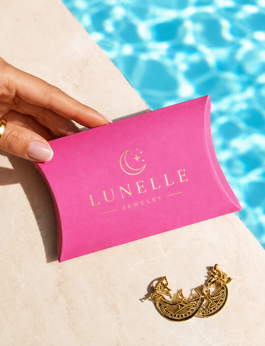Postal friendly jewellery packaging with trays, sleeves and inserts.