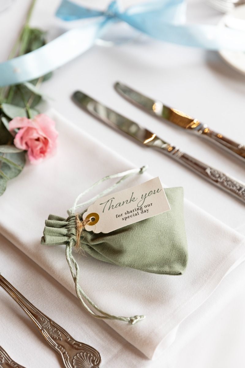 Wedding favour boxes and pricing comparison